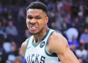 字母哥复出首战，狂砍50分状态火爆，引发争议成为焦点！