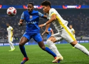 关于申花客场不敌国安，中游争夺日益激烈的信息