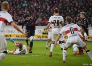 拜仁慕尼黑主场连胜，稳居德甲第一位置